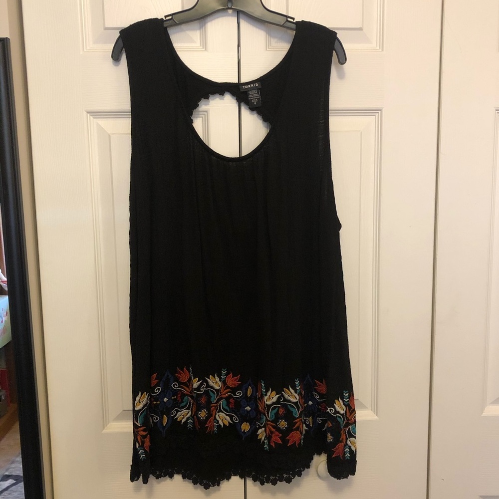 Torrid embroidered tank